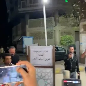 وصول نقيب الفنانين أشرف زكي لأداء واجب العزاء في الراحلة شيرين سيف النصر