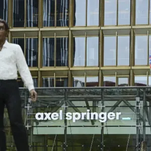 دوبفنر يتوصل لاتفاق مع KKR لتقسيم عملاق الإعلام Axel Springer