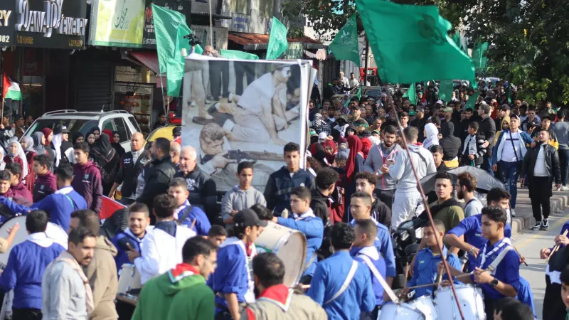 لبنان.. "حماس" تنظم مسيرة شبابية شعبية دعما لغزة