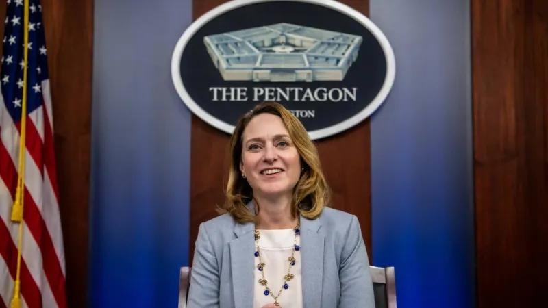 بعد نقل مهامه لها... ماذا نعرف عن أول امرأة تتولى منصب نائب وزير الدفاع الأميركي؟