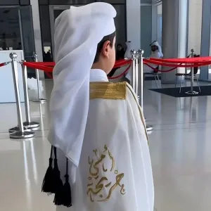 "أمي خريجة" .. صورة طفل قطري تتصدر مواقع التواصل الاجتماعي