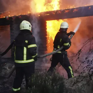 فيديو. 
            
    			حريق في منطقة سكنية بخاركيف إثر غارة روسية على أوكرانيا
