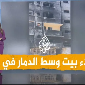 شبكات | إعادة طلاء بيت وسط الدمار في غزة