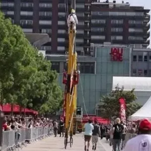 فيديو| 8 أمتار ارتفاع أعلى دراجة هوائية