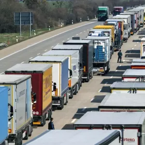 الاتحاد الأوروبي يقر قواعد أكثر صرامة بشأن انبعاثات الشاحنات والحافلات