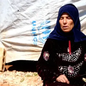 القهر والجوع وغياب الأمل.. حياة أسرة سورية من الكفيفات داخل خيام النزوح