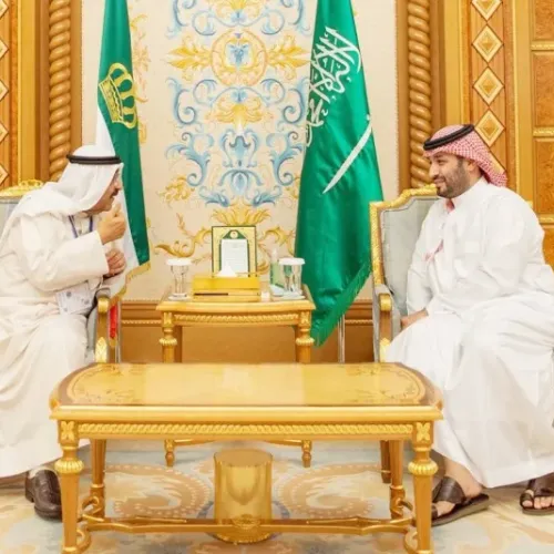 ولي العهد يستعرض تطوير العلاقات مع أمير الكويت ورئيس وزراء العراق