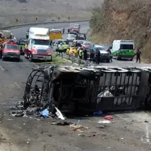 مصرع 14 شخصا على الأقل في حادث انقلاب حافلة وسط المكسيك