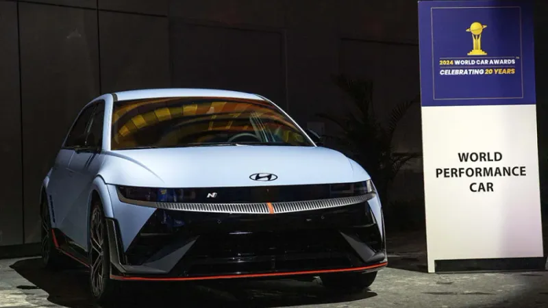 سيارة هيونداي أيونيك 5 N تفوز بجائزة السيارة العالمية للأداء لعام 2024
