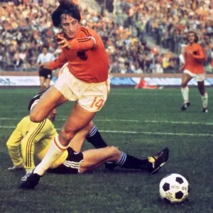 أعظم 10 لاعبين هولنديين في تاريخ كرة القدم