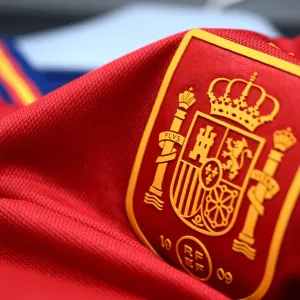تحرك حكومي لإنقاذ سمعة الكرة الإسبانية بعد تحذير الفيفا