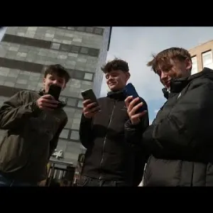 الشرطة الدنماركية تحذر من "أصحاب النميمة" ممن يشاركون الشباب مشاهد مصورة للعنف على الإنترنت