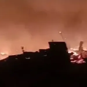 السيطرة على حريق هائل بمخزن كرتون فى فيصل