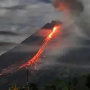ثوران بركاني في شرق إندونيسيا