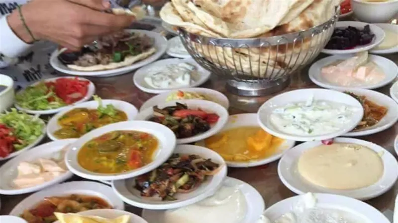 بين مطعم ومطعم "مطعم".. بغداد تعج بالمطاعم والمطابخ الأجنبية تحتل الحيز الأكبر