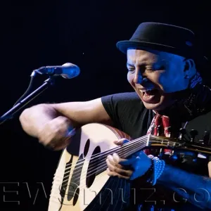 الموسيقي التونسي ظافر يوسف يقدم عرضا في مهرجان الجاز بشرق سيبيريا