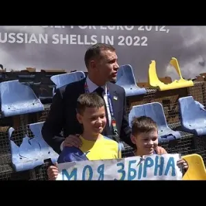 كرة القدم أيضاً ضحية الحرب الروسية على أوكرانيا.. عرض مقاعد ملعب تعرّض للقصف في خاركيف