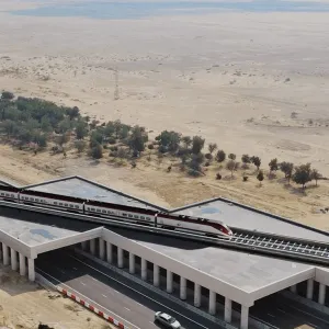«قطار حفيت».. ممر التنمية بين الإمارات وسلطنة عُمان