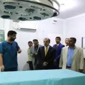 وزير الإعلام اليمني يزور مستشفى الأمير محمد بن سلمان بعدن