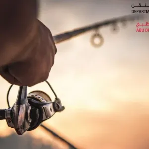 بلدية أبوظبي تنفذ حملة توعوية بشأن الأماكن المصرح بها لصيد الأسماك