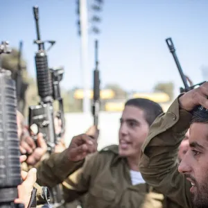 لابيد: من يرفض التجنيد بالجيش الإسرائيلي لن يحصل على أموال من الدولة