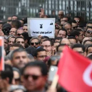 المحامون في تونس ينفذون يوم غضب أمام قصر العدالة