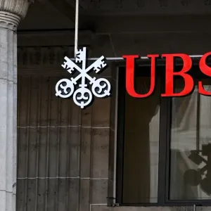 بنك UBS يبيع 8 مليارات دولار من أصول كريدي سويس إلى "أبولو"