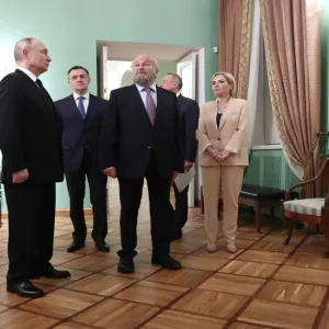 في الذكرى 225 لميلاده.. بوتين يزور متحفا ومدرسة درس فيها الشاعر ألكسندر بوشكين..(فيديو)
