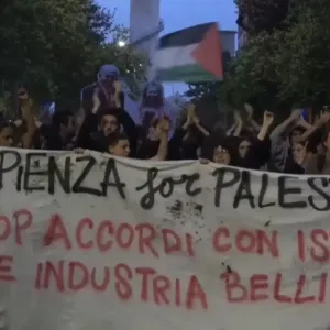 فيديو. صدامات بين طلبة والشرطة الإيطالية احتجاجا على اتفاقيات تعاون بين جامعتهم وإسرائيل