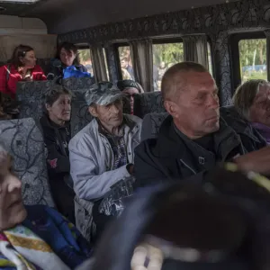شاهد: إجلاء آلاف الأشخاص من منطقة خاركيف الأوكرانية