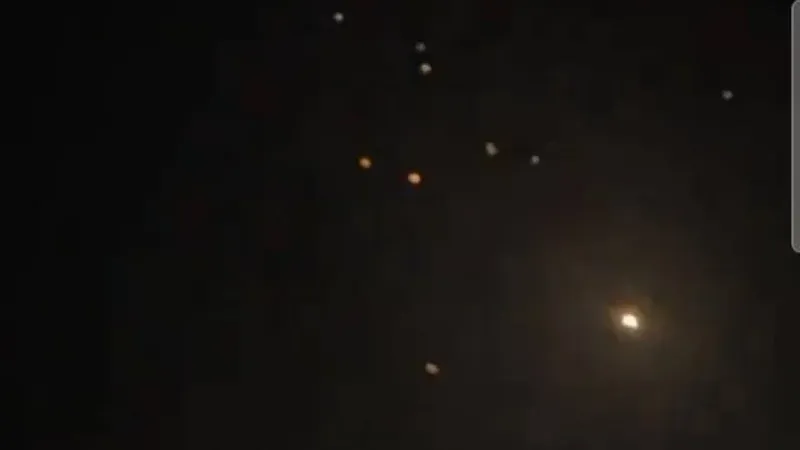 شاهد: طائرات المسيرة والصواريخ الإيرانية تصل قبل قليل إلى سماء إسرائيل