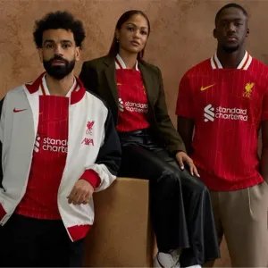 رسميًا بالفيديو | بقيادة محمد صلاح.. ليفربول يُعلن عن قميصه الجديد في الموسم المقبل