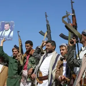 الحوثيون يعلنون استهداف ناقلة نفط بريطانية وإسقاط طائرة مسيرة أمريكية