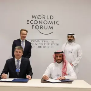 مركز سعودي للفضاء بالشراكة مع «المنتدى العالمي»