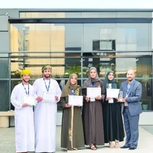 فريق طلابي عماني يحصد جائزة التميز في الابتكار التقني