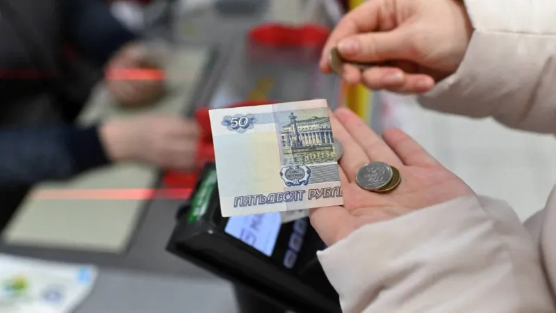 «المركزي الروسي» يُلمح إلى تشديد السياسة النقدية
