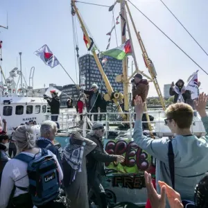 بعد احتجاجها على مشاركة إسرائيل بمسابقة يوروفيجن.. "سفينة غزة" تستعد لمغادرة السويد نحو القطاع #EuropeNews https://arabic.euronews.com/my-europe/2024/...