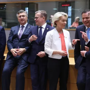 قادة الاتحاد الأوروبي يناقشون توزيع «المناصب العليا»