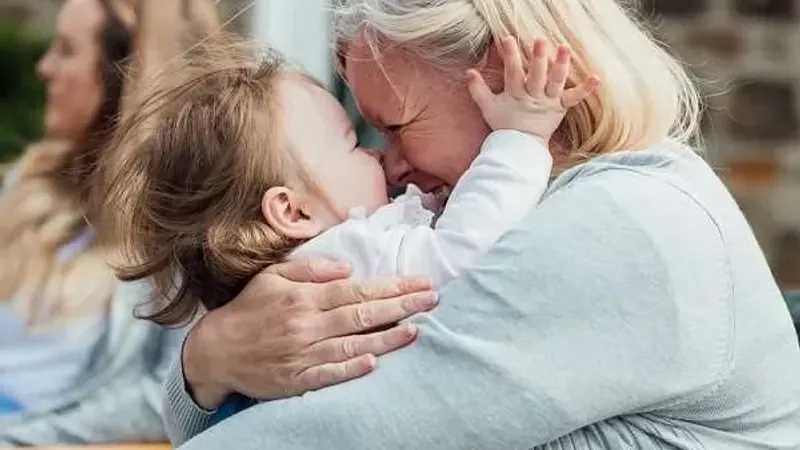 السويد تقر رسميًا دفع رواتب للأجداد ليقوموا برعاية أحفادهم