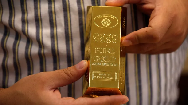 الذهب يحافظ على قوته مع انتظار المستثمرين لبيانات الوظائف الأميركية