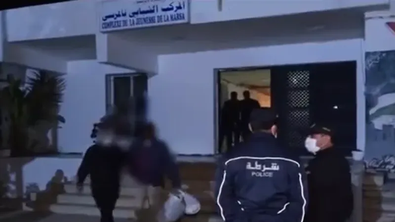 عاجل/ إخلاء المركب الشبابي بالمرسى بعد التحوّز عليه منذُ سنة 2017 (فيديو)