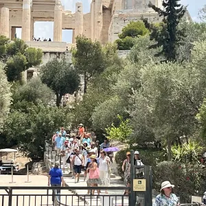 السياحة المفرطة في أثينا.. دعوات للسيطرة على هذا القطاع في اليونان