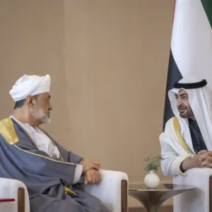 رئيس الدولة وسلطان عمان يشهدان إعلان مذكرات تفاهم واتفاقيات بين البلدين