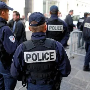 وزير الداخلية الفرنسي: الشخص الذي أضرم النار في الكنيس من أصل جزائري