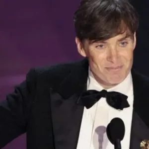 كيليان مورفي يحصد جائزة الأوسكار كأفضل ممثل عن دوره في فيلم “وبنهايمر”