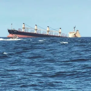 مركز الأمن البحري العماني: طاقم ناقلة النفط التي انقلبت قبالة ميناء الدقم لا يزال مفقودا