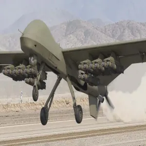 الجيش الأمريكي يختبر مسيّرة على هيئة طائرة تزود برشاشات سريعة الرمي (فيديو)