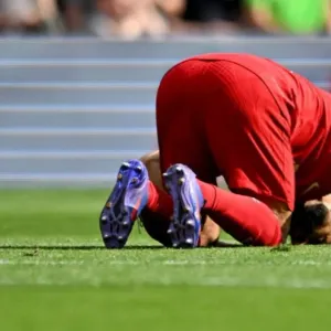 وكيل محمد صلاح يثير الجدل بتغريدة صادمة عن مستقبله