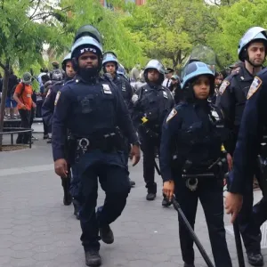 احتجاجات الجامعات الأميركية.. اعتقالات متصاعدة وانتقادات لعنف الشرطة