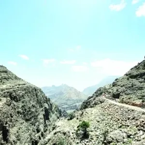 "عمان" توثّق مشروع شق طريق "كرب ـ يصب" في خاصرة جبل شمس